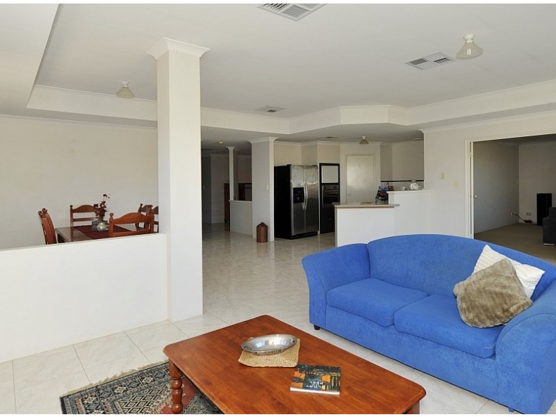 20 Riceflower Boulevard, Halls Head WA 6210