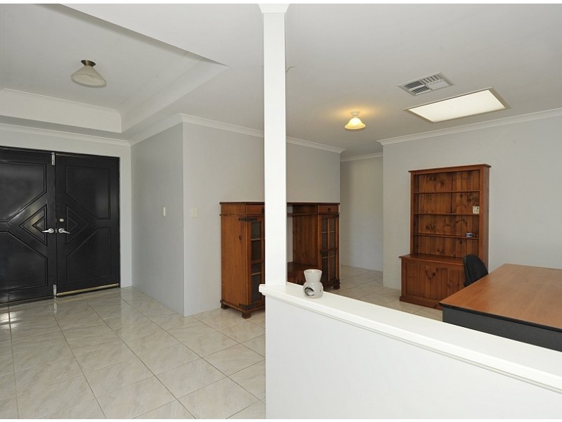 20 Riceflower Boulevard, Halls Head WA 6210