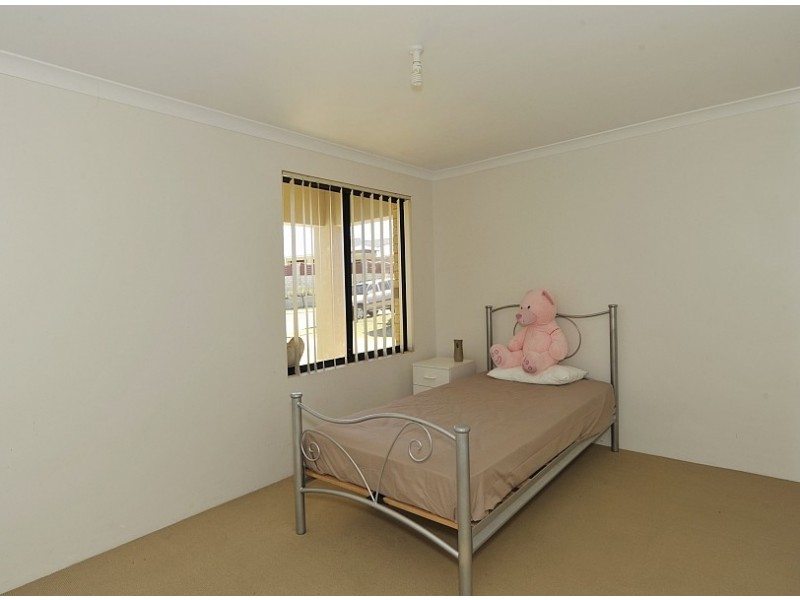 20 Riceflower Boulevard, Halls Head WA 6210