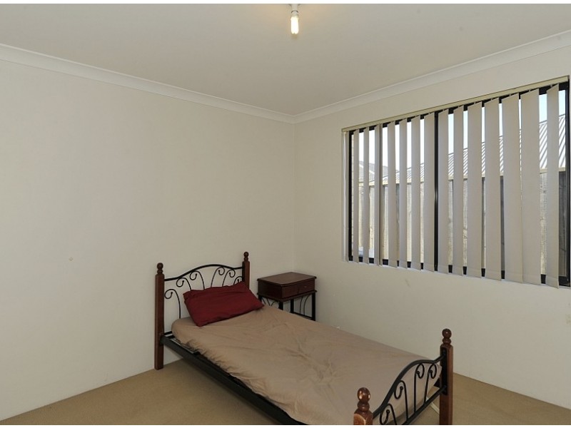 20 Riceflower Boulevard, Halls Head WA 6210