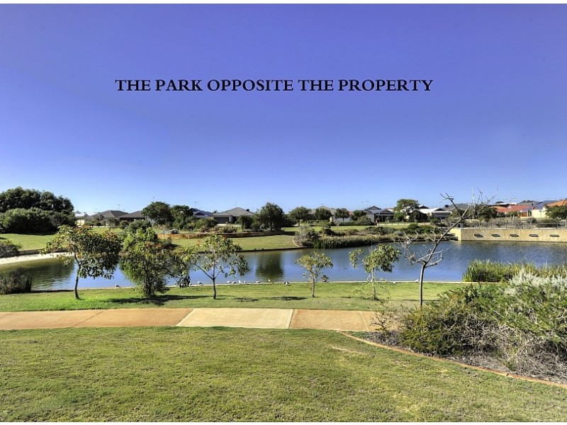 20 Riceflower Boulevard, Halls Head WA 6210