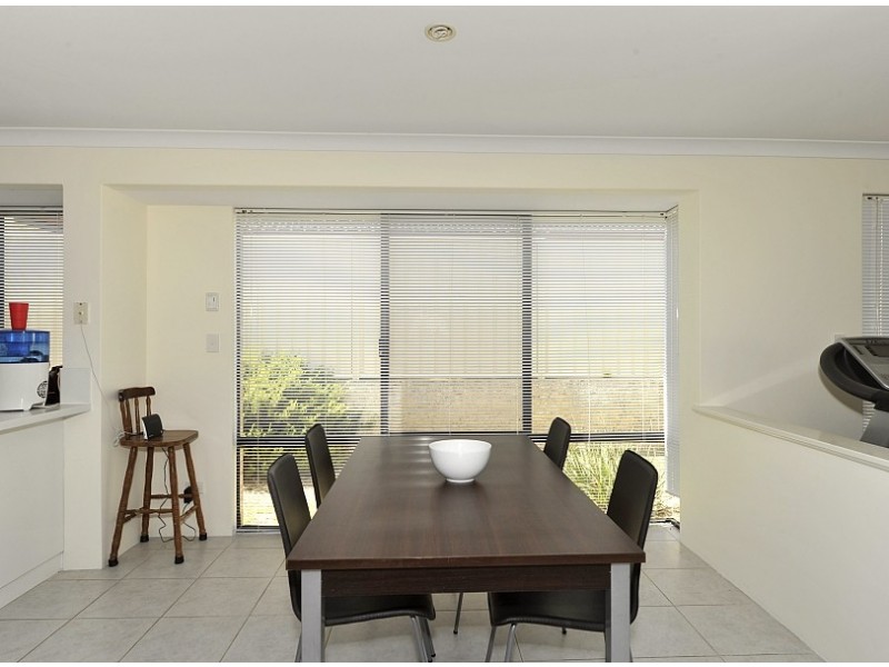 13 Mawson Grange, Lakelands WA 6180