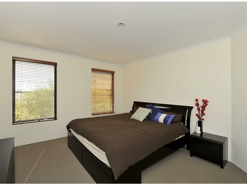 13 Mawson Grange, Lakelands WA 6180