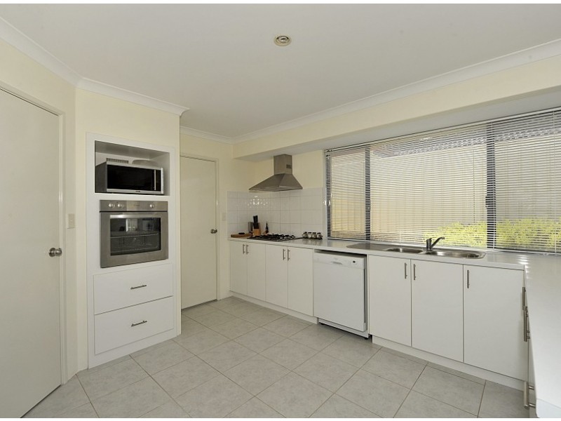 13 Mawson Grange, Lakelands WA 6180