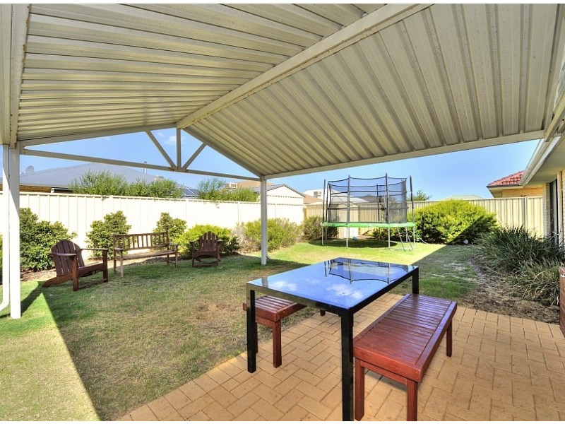 13 Mawson Grange, Lakelands WA 6180