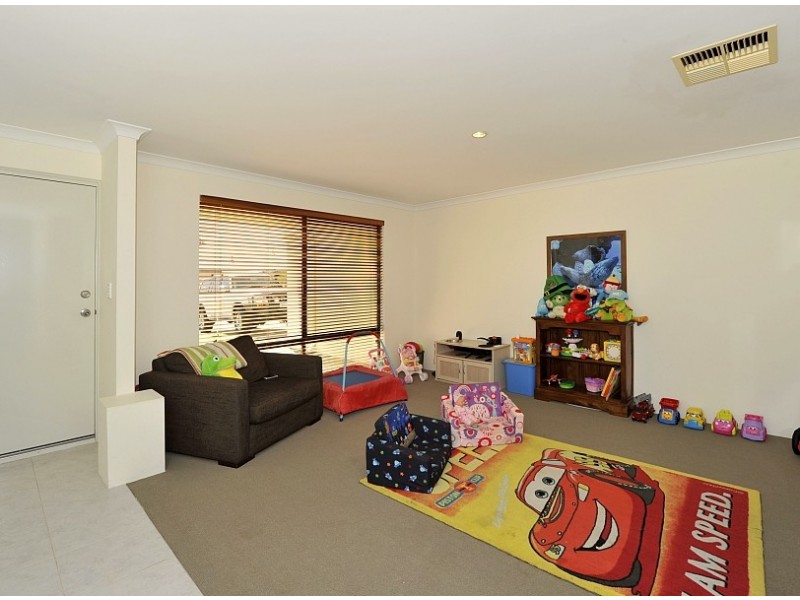 13 Mawson Grange, Lakelands WA 6180