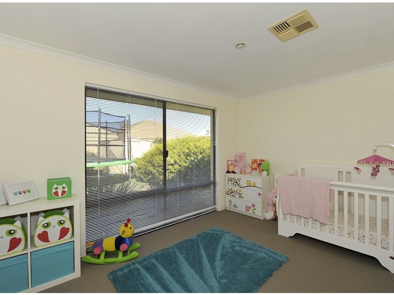 13 Mawson Grange, Lakelands WA 6180