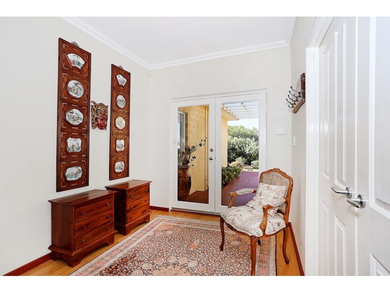 12 Hideaway Cove, Halls Head WA 6210