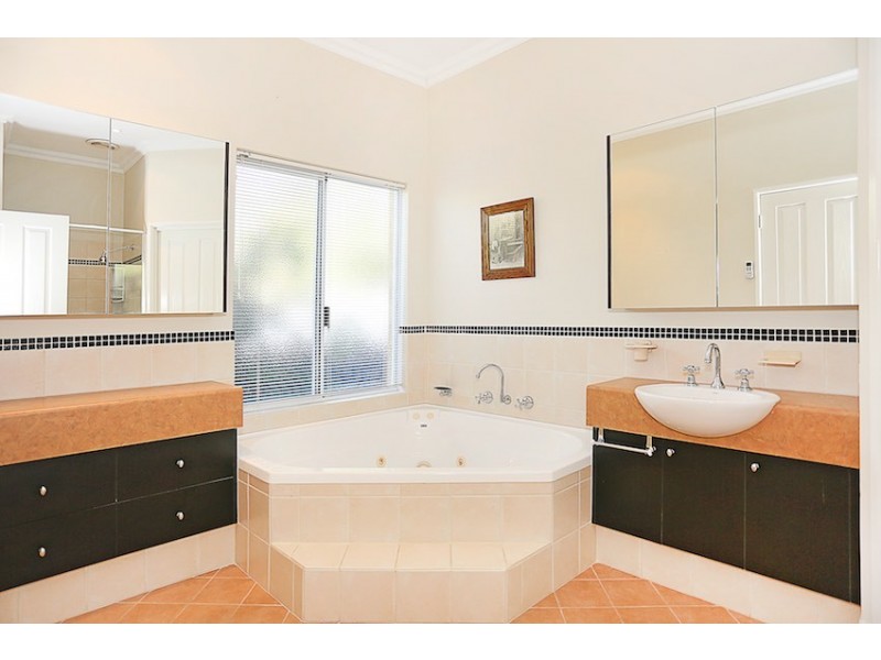 12 Hideaway Cove, Halls Head WA 6210