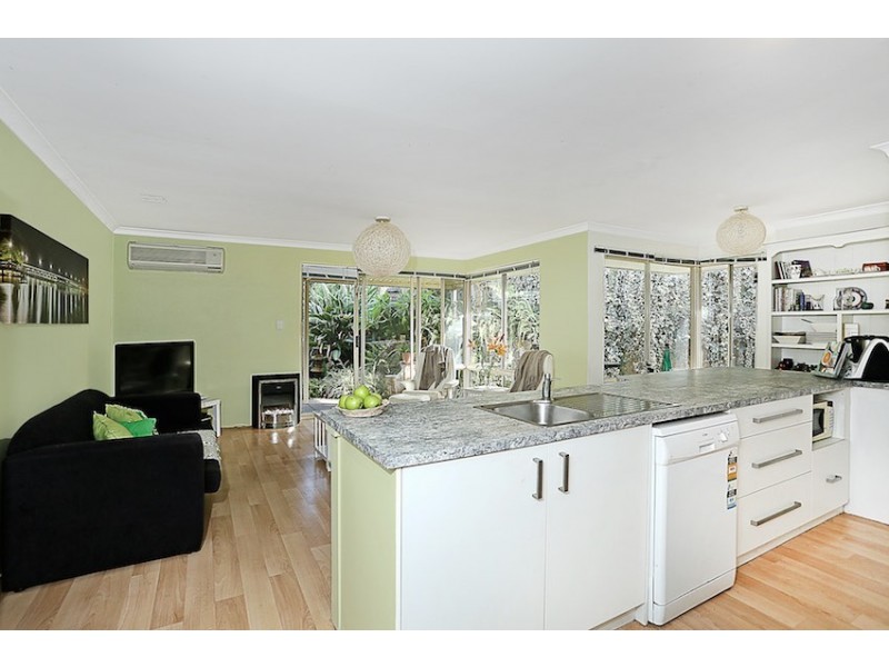 10A Coppercups Place, Halls Head WA 6210