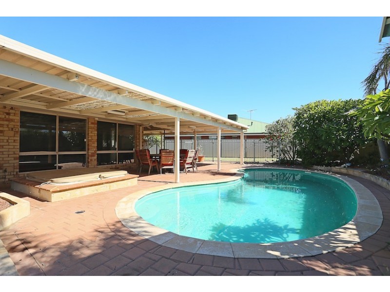 2 Turnberry Close, Meadow Springs WA 6210