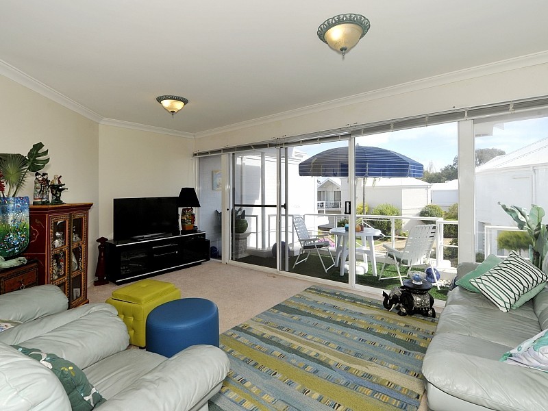 6/3 Leslie Street, Dudley Park WA 6210