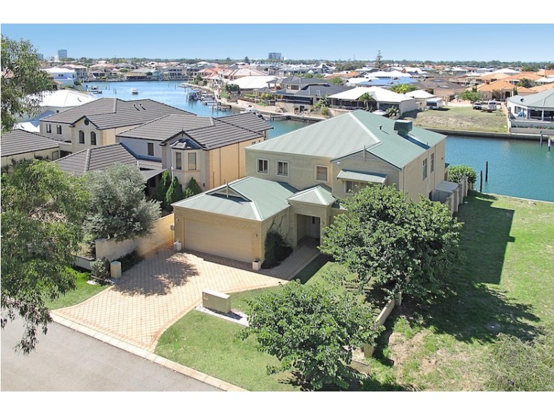 8 Leeuwin Place, Halls Head WA 6210