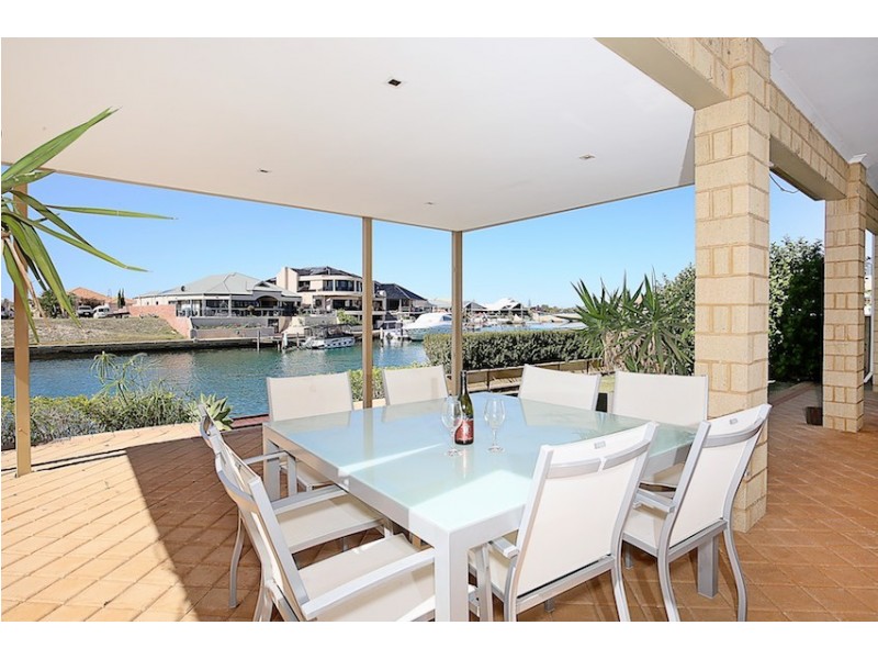 8 Leeuwin Place, Halls Head WA 6210