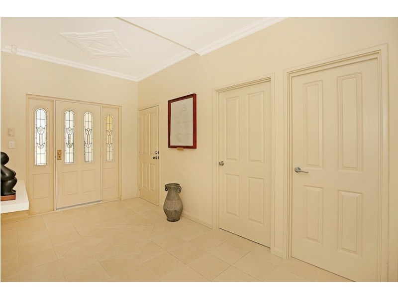 8 Leeuwin Place, Halls Head WA 6210