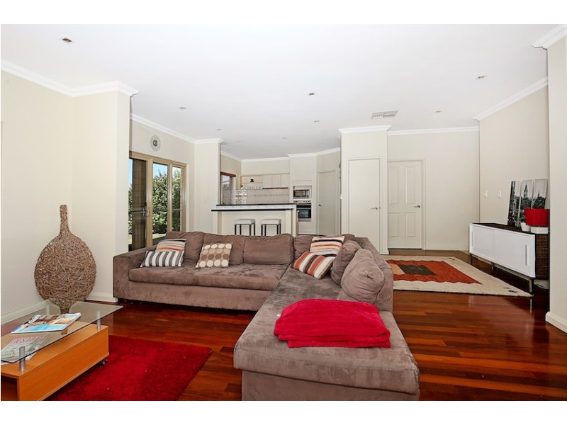 8 Leeuwin Place, Halls Head WA 6210