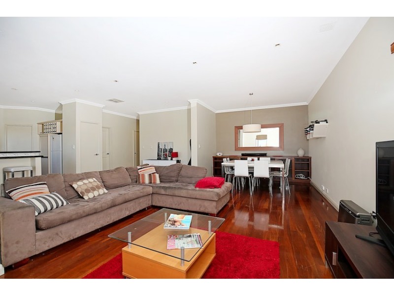 8 Leeuwin Place, Halls Head WA 6210