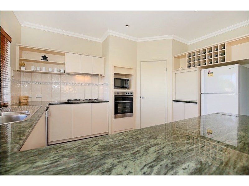 8 Leeuwin Place, Halls Head WA 6210