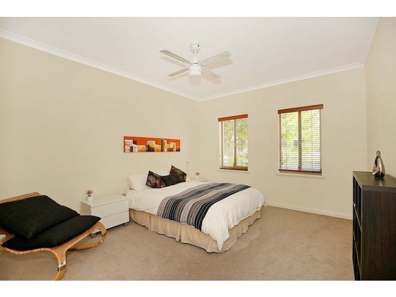 8 Leeuwin Place, Halls Head WA 6210