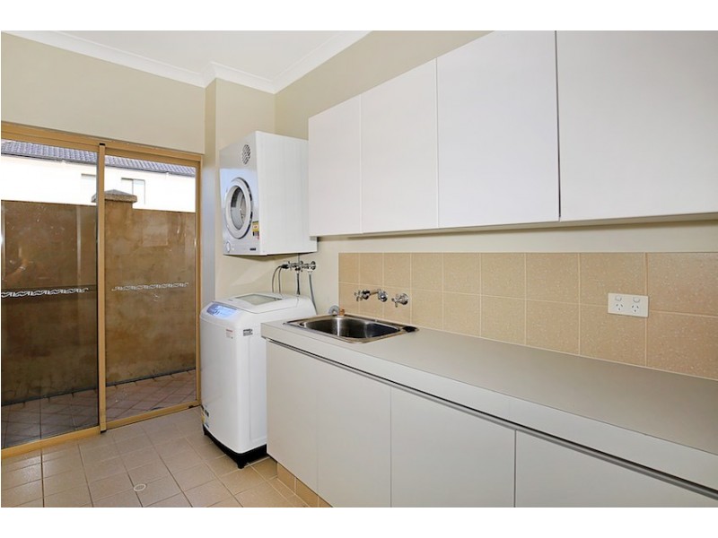 8 Leeuwin Place, Halls Head WA 6210