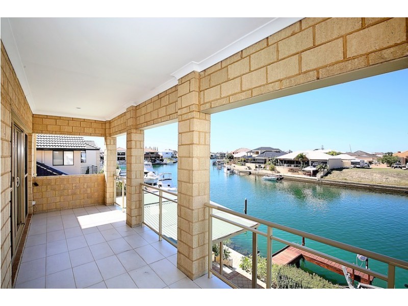 8 Leeuwin Place, Halls Head WA 6210