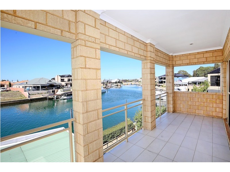8 Leeuwin Place, Halls Head WA 6210