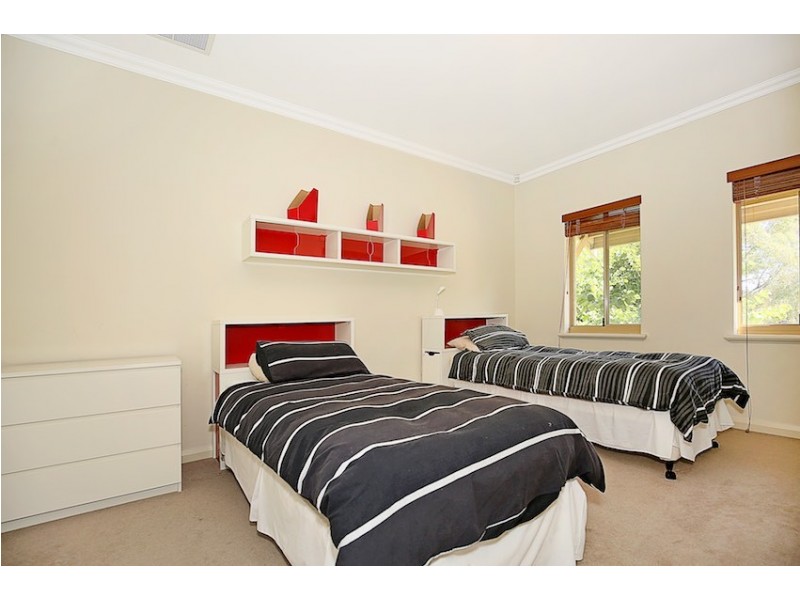 8 Leeuwin Place, Halls Head WA 6210