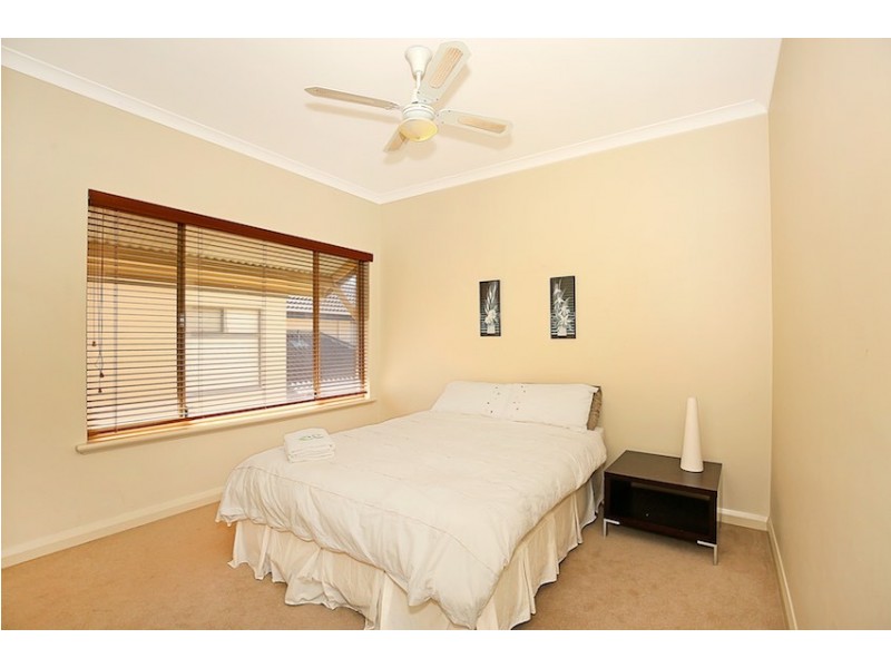 8 Leeuwin Place, Halls Head WA 6210