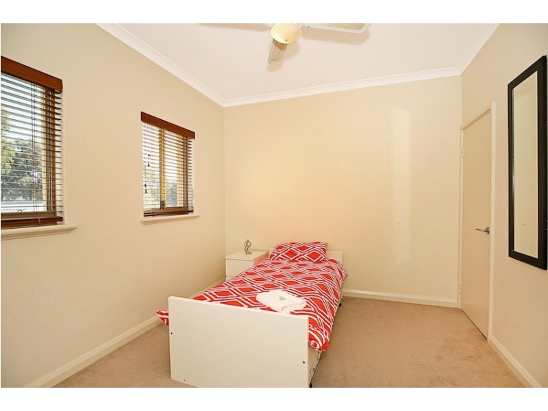 8 Leeuwin Place, Halls Head WA 6210