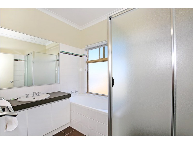 8 Leeuwin Place, Halls Head WA 6210