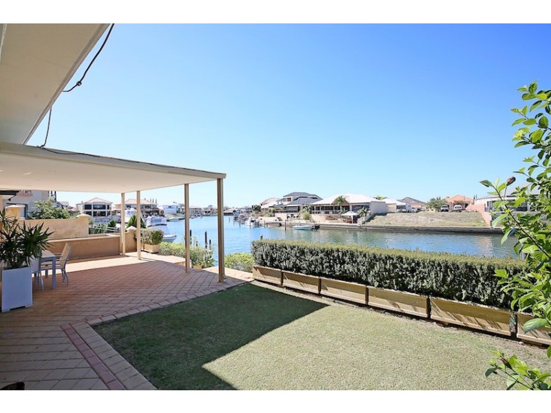 8 Leeuwin Place, Halls Head WA 6210