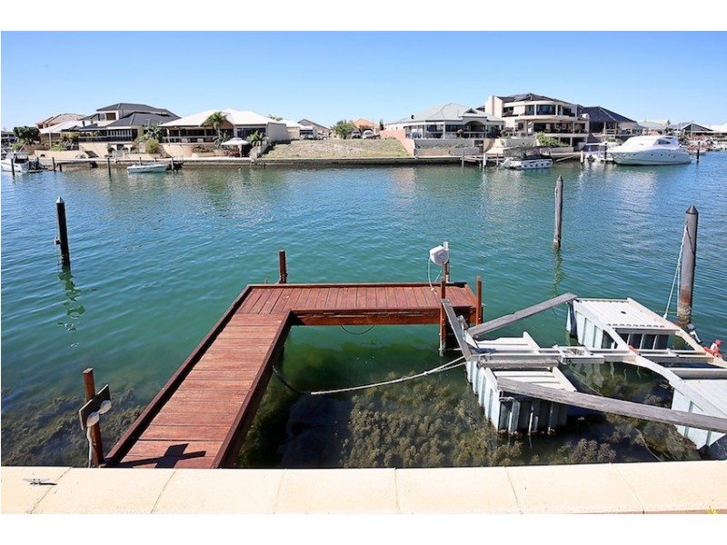 8 Leeuwin Place, Halls Head WA 6210