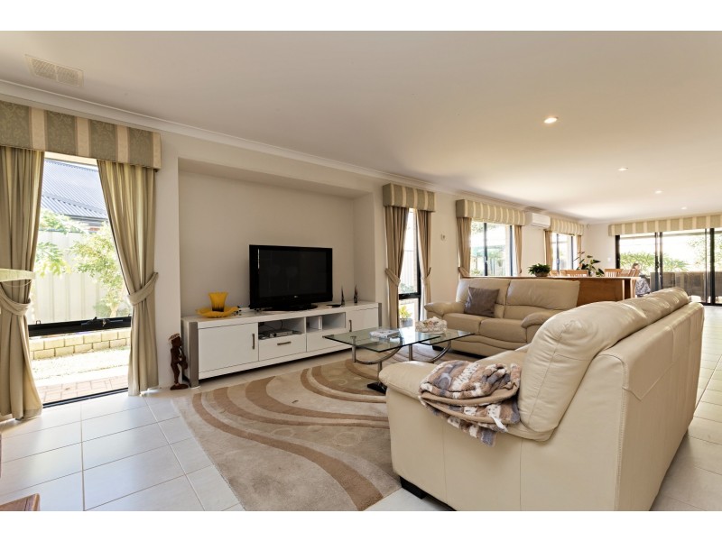 9 Kannemer Link, Meadow Springs WA 6210