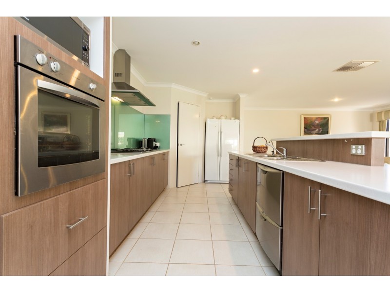 9 Kannemer Link, Meadow Springs WA 6210