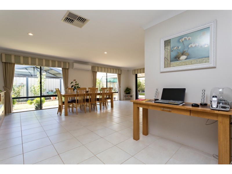 9 Kannemer Link, Meadow Springs WA 6210