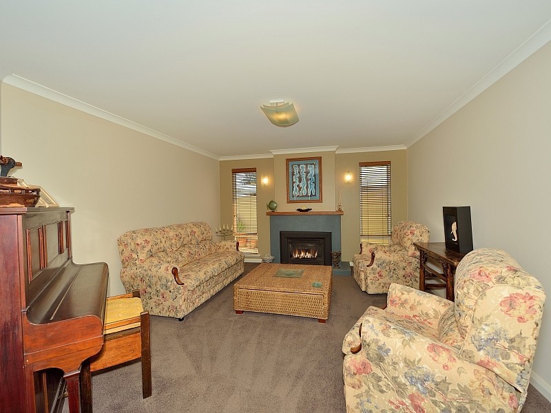 1 Onslow Court, Erskine WA 6210