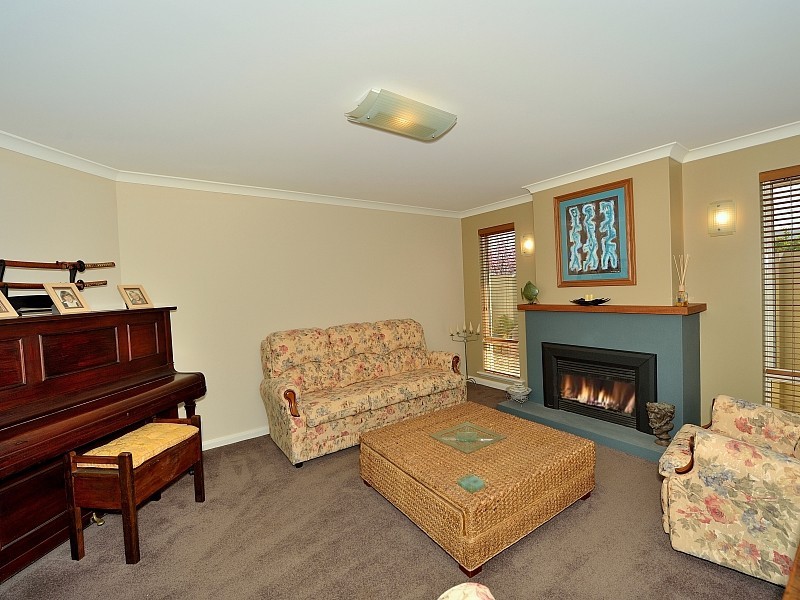 1 Onslow Court, Erskine WA 6210