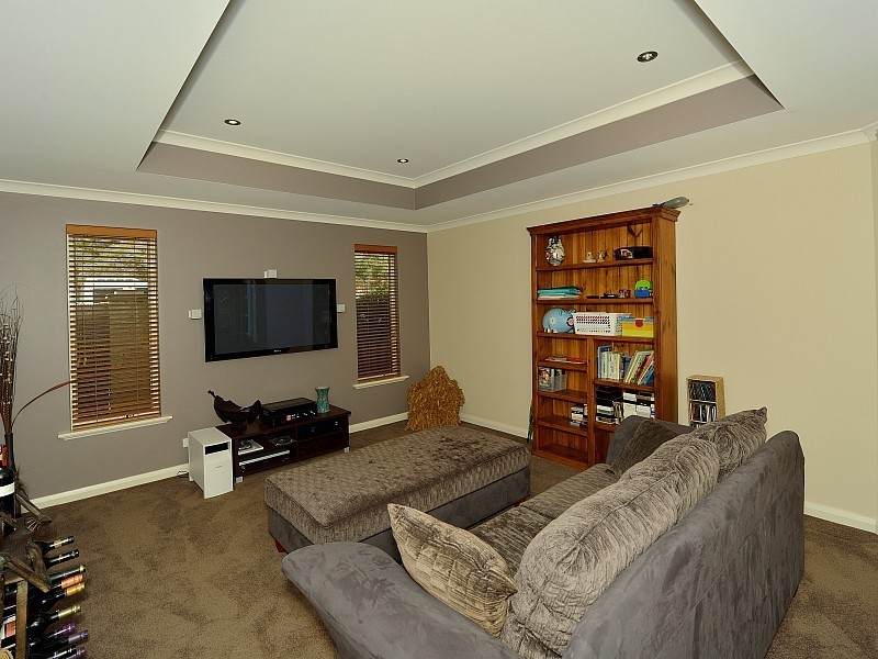 1 Onslow Court, Erskine WA 6210