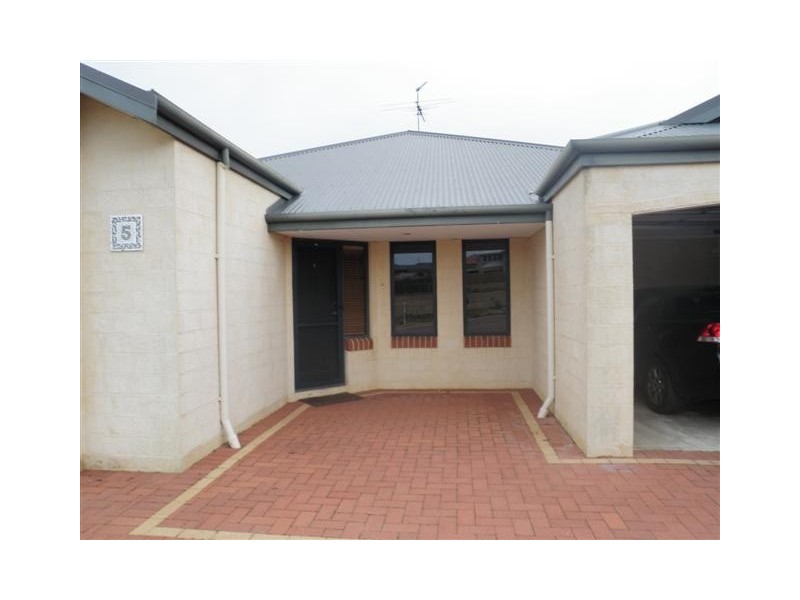 5 Lilly Pilly Lookout, Halls Head WA 6210