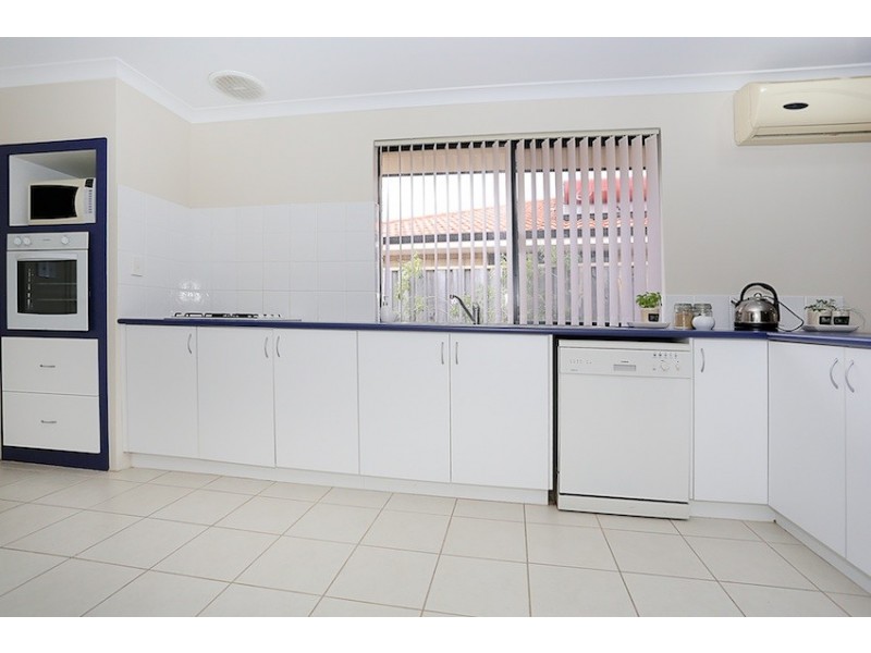 219 Peelwood Parade, Halls Head WA 6210