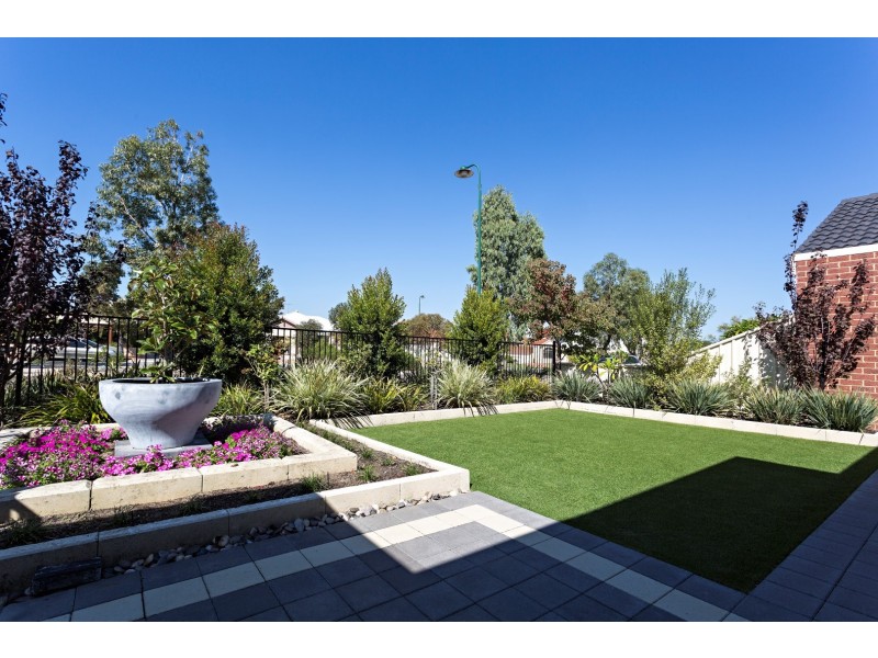 8 Black Swan View, Dudley Park WA 6210