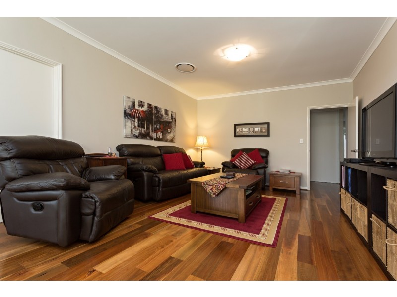 8 Black Swan View, Dudley Park WA 6210