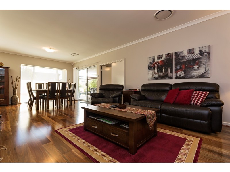 8 Black Swan View, Dudley Park WA 6210