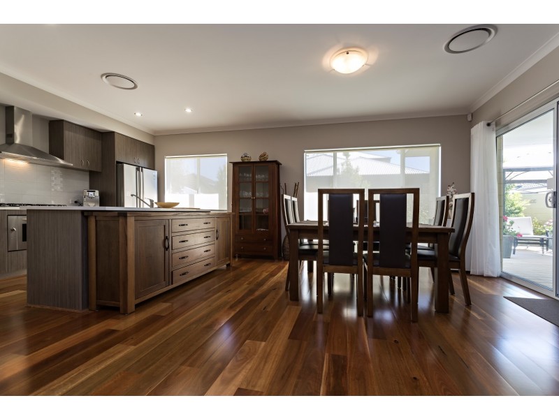 8 Black Swan View, Dudley Park WA 6210