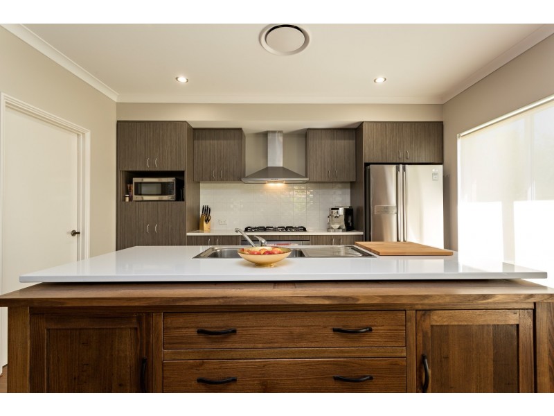 8 Black Swan View, Dudley Park WA 6210