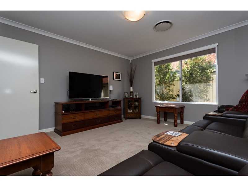 8 Black Swan View, Dudley Park WA 6210