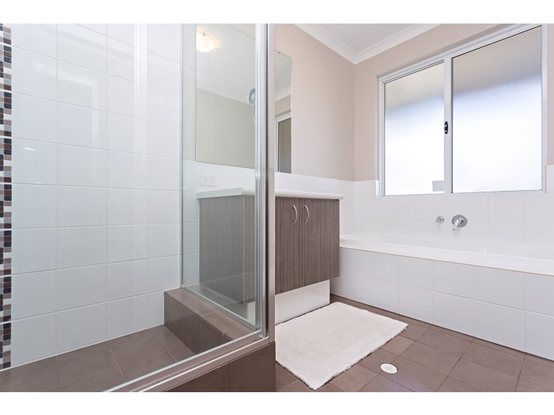 8 Black Swan View, Dudley Park WA 6210