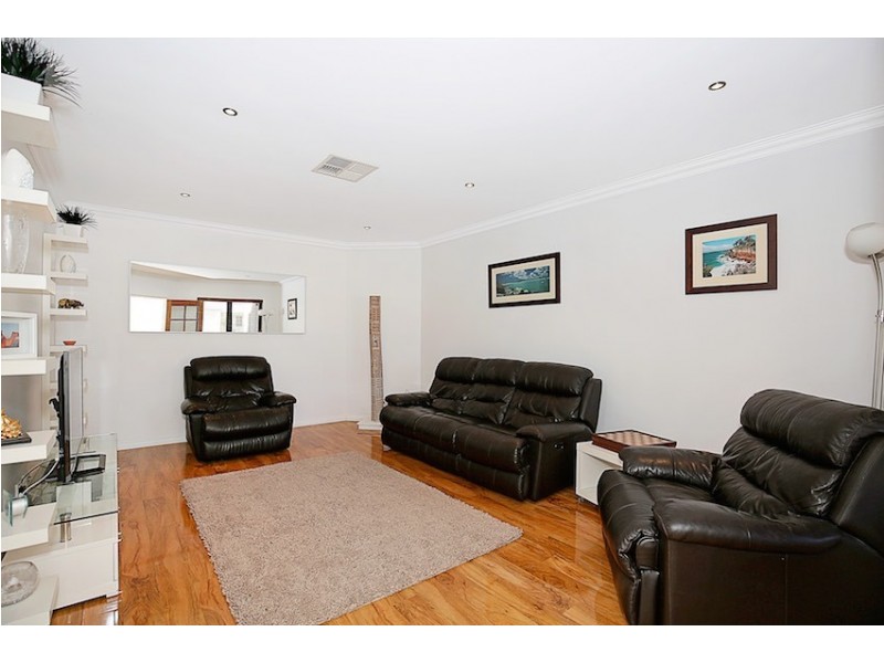 33 Grasshill Grange, Halls Head WA 6210