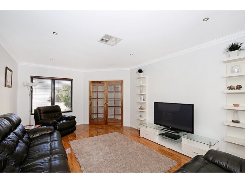 33 Grasshill Grange, Halls Head WA 6210