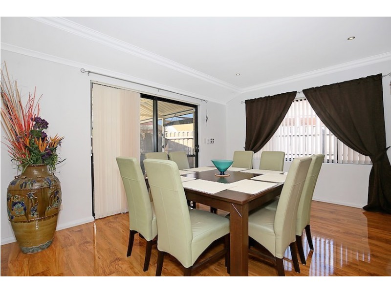 33 Grasshill Grange, Halls Head WA 6210